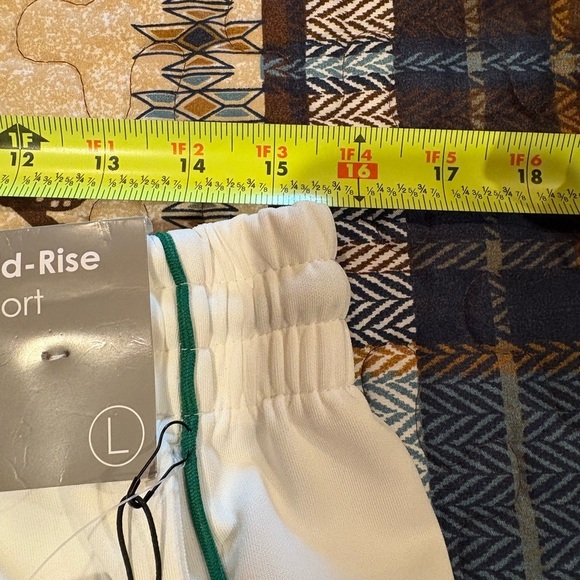 Forever 21 Womens Mid Rise Running Short-Juniors white green trim size L NWT - Picture 8 of 10